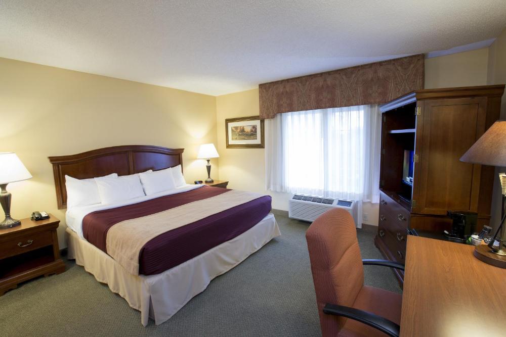 Deluxe King Room interior